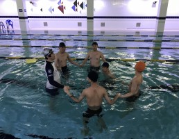 2019 주간보호센터 건강증진활동으로 수영을 실시하는 모습 01